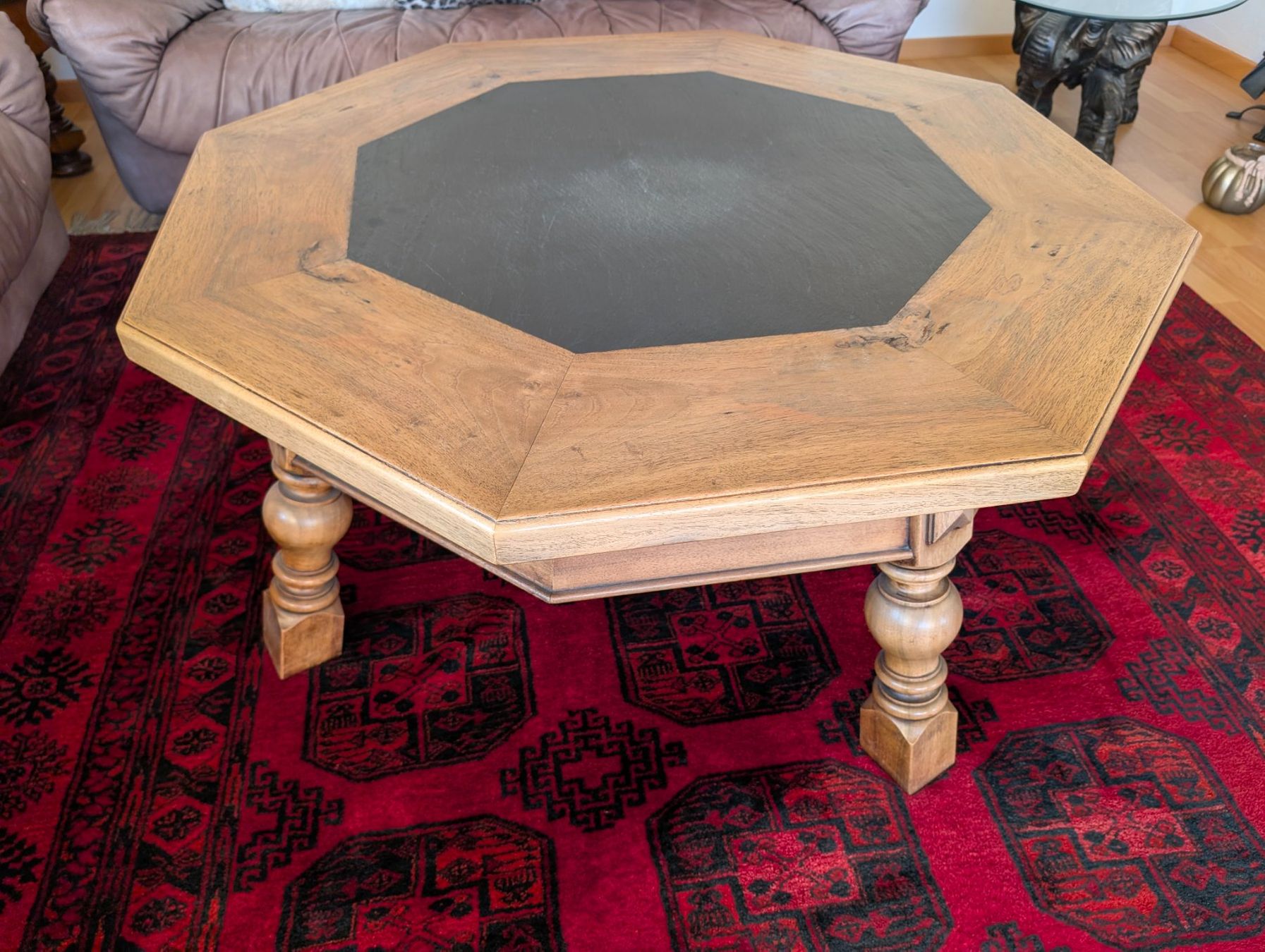 Tables: 8 eckig / achteckig Tisch mit Schiefer – D'occasion à Ebikon par soundundvielfalt 1