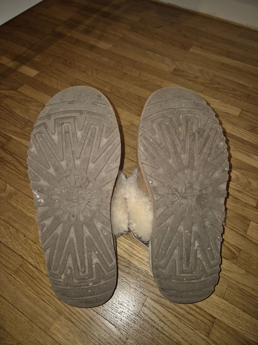 Ugg Damenschuhe: Chaussons UGG camel T.36  – Gebraucht aus Puplinge von melodiieee 2