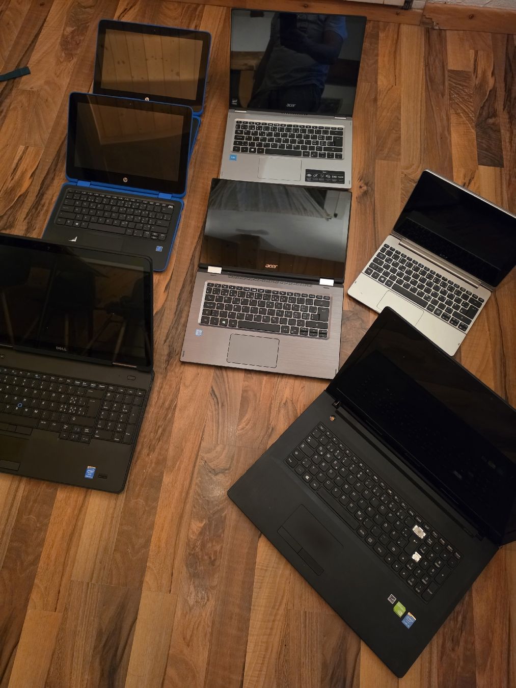 Portables: Laptops  – Défectueux à Uffikon par izaoia 1