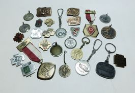 Grosse Sammlung von alten Abzeichen, Pins und Medaillen