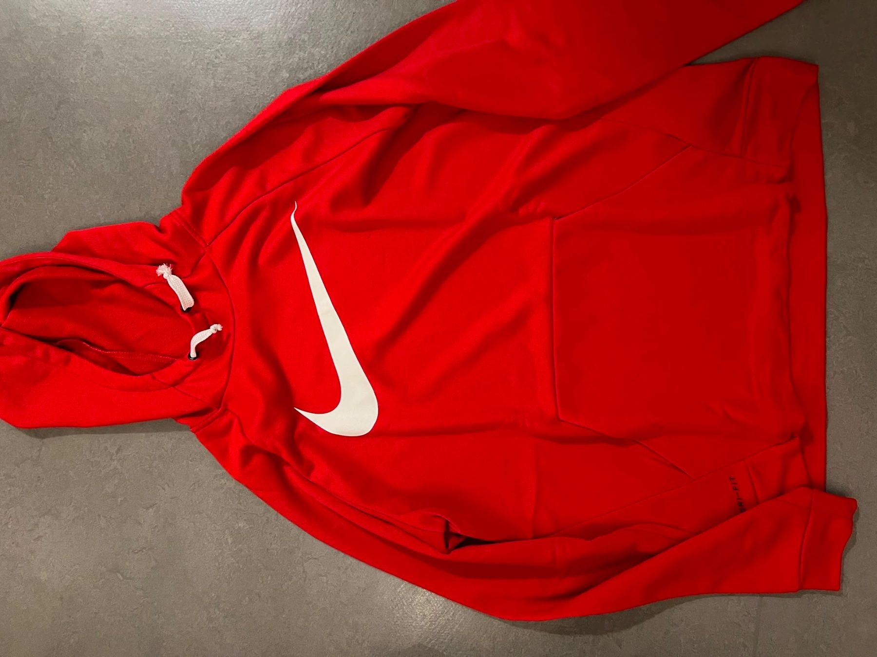 Nike Pulls & Sweat-shirts: Nike Pullover – D'occasion à Zürich par Ivona3