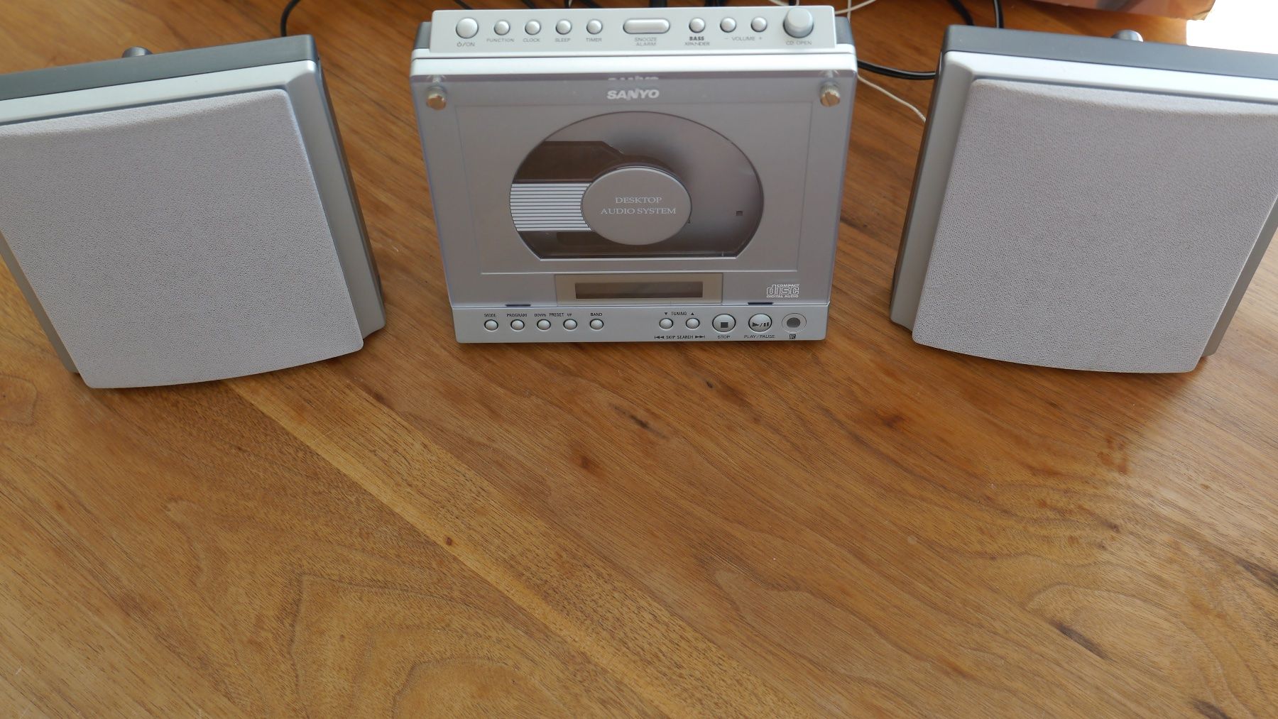 Sanyo Lecteur multimedia & Streamer: Sanyo All-in-One Desktop Audio System – D'occasion à Rothenfluh par Ron999 3