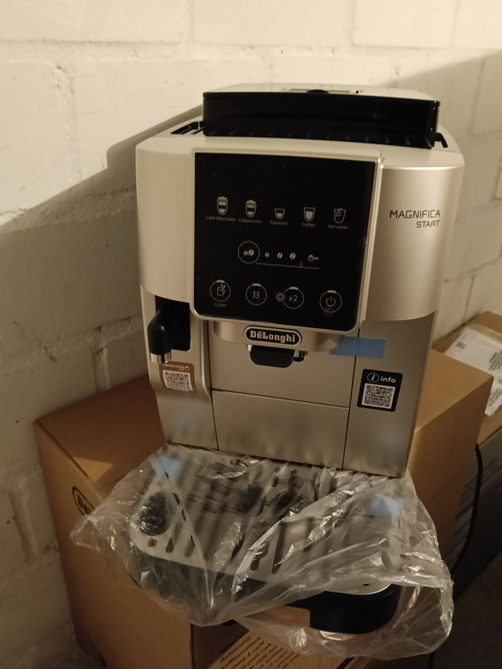 De'Longhi Macchine per caffè & Macchine per espresso: De Longhi Kaffeemaschine Magnifica Start – Nuovo e nell'imballaggio originale da Schötz venduto da zuljin