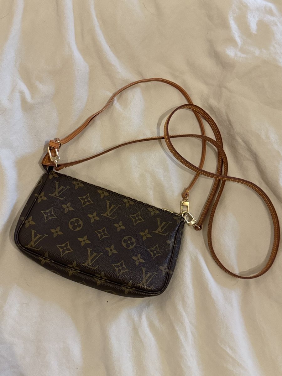 Louis Vuitton Taschen: Louis Vuitton Pochette Accessoires Monogram Tasche – Gebraucht aus Rümlang von VOS_R 9