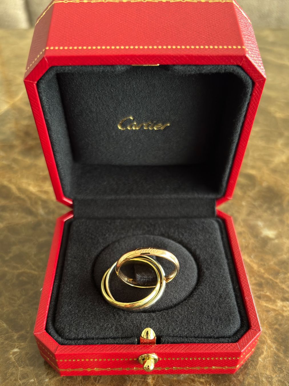 Anelli: Cartier - Trinity Ring - kleines Modell - neu - – Nuovo e nell'imballaggio originale da Ennetbürgen venduto da Lagrene 1