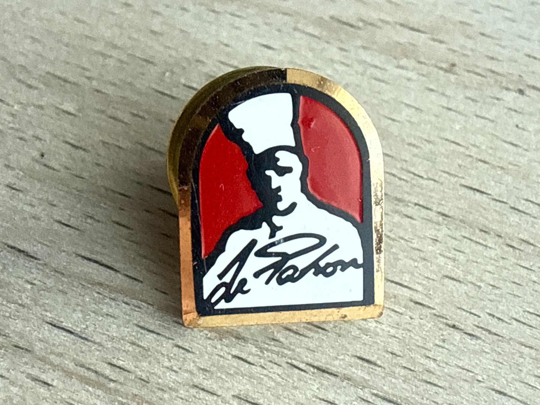 Plaquettes & Badges: Pin Le Patron – D'occasion à Glattbrugg par Schweigmatt