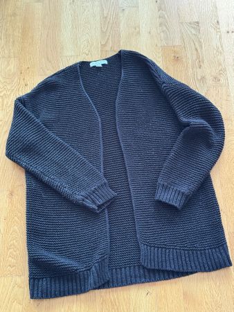 Amisu Strickjacke schwarz – Gr. S – Kuschelig & zeitlos