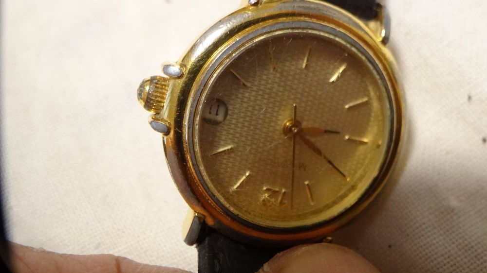 M-Watch Montres: M.WATCH DAMEN  SEHR KLEINE UHR.QURTZ UHR.DATE.SCHÖN LÄÜFT – D'occasion à zürich par ahmad01