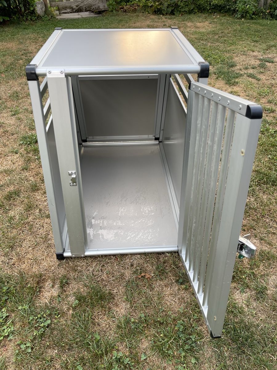 Swisspet Cages, transport & sécurité: Hunde Autobox von Siwsspet – D'occasion à Dorf par Leony22 3