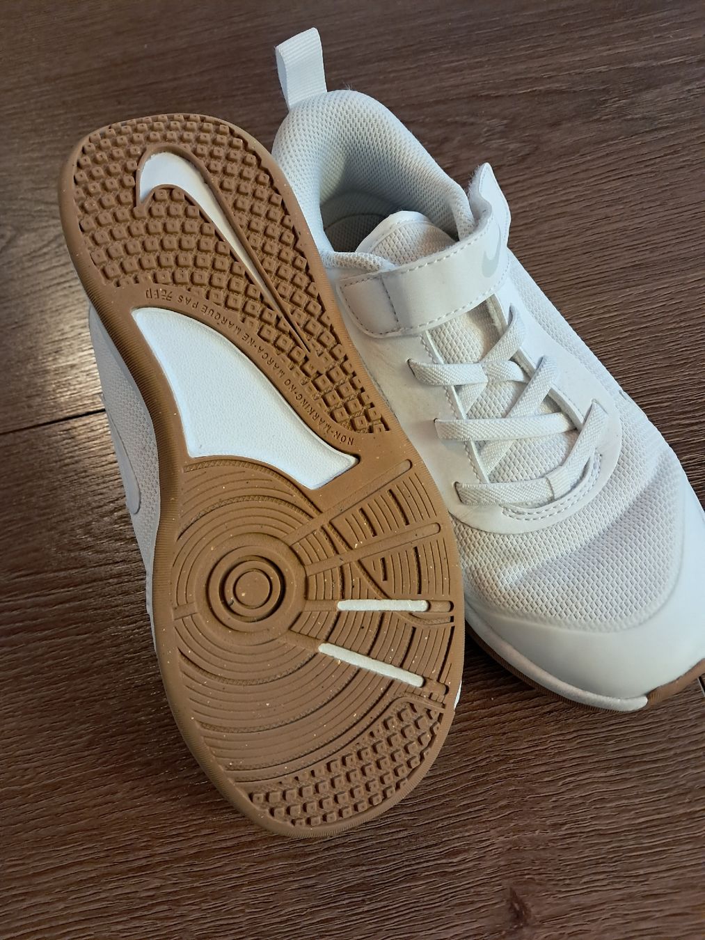 Nike Scarpe per ragazze: Hallenschuhe Nike 33.5 – Usato da Koppigen venduto da Tanne2014 1