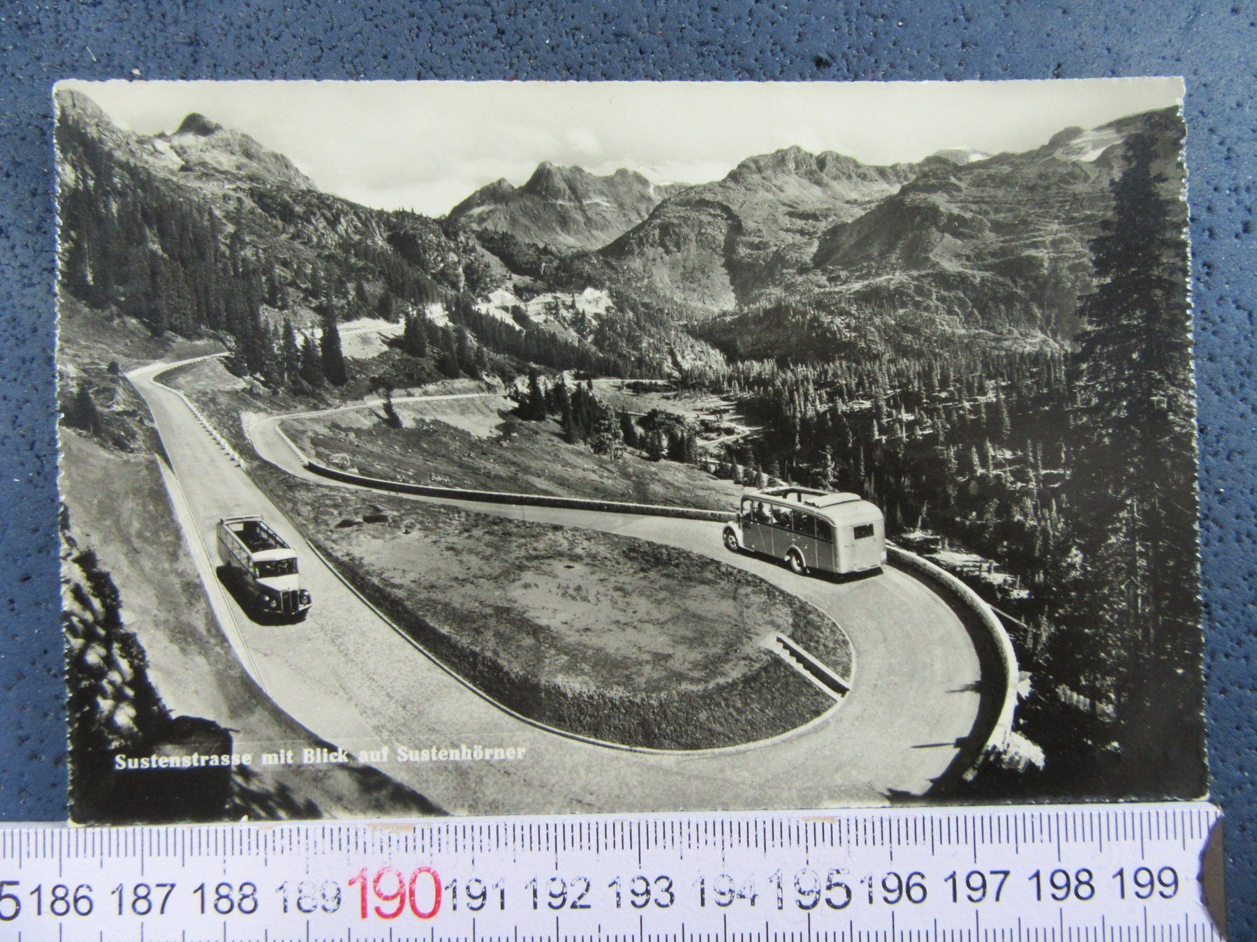 Cartoline postali: 2 SAURER POSTAUTO OLDTIMER SUSTENSTRASSE 1947 URI AK – Usato da Ettingen venduto da Hausi4711