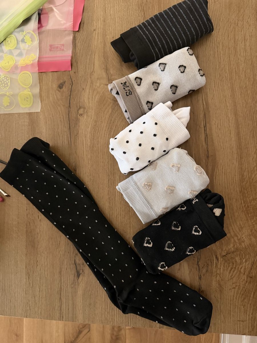 Chaussettes: stützsocken gr 38 – Neuf (Voir description) à Hohenrain par Flysohighmybutterfly