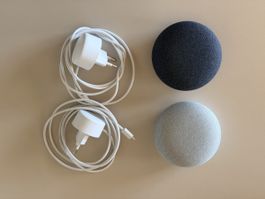 2 Google Nest Mini Lautsprecher schwarz und grau gebraucht