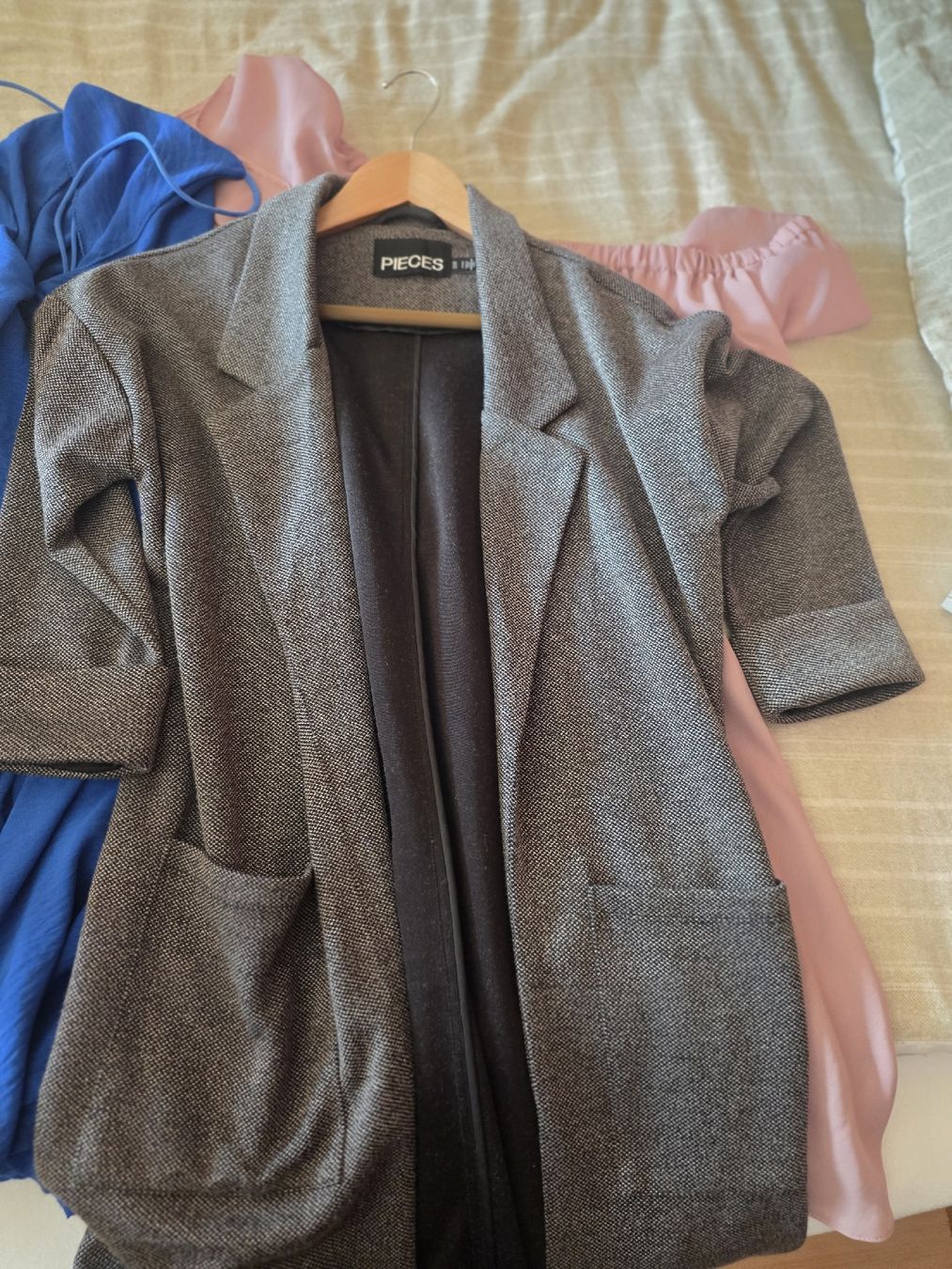 Lotti di vestiti: Kleider & Schuhe zu verkaufen – Usato da Lenzerheide/Lai venduto da Sandrapereira.p 8