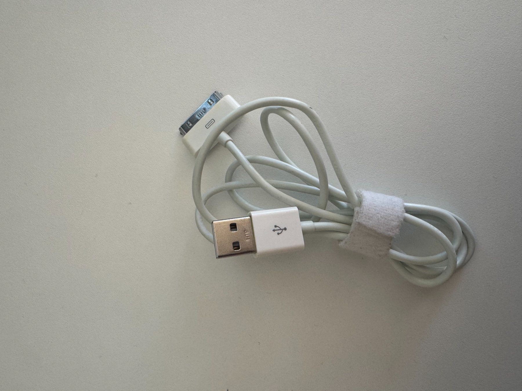 Cavi: Apple 30-Pin/USB-Adapterkabel – Usato da Adliswil venduto da synsolus
