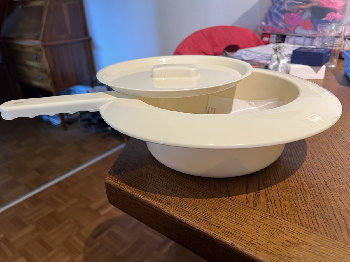 Pentole: Bettschüssel mit Deckel, creme neu, unbenutzt – Nuovo e nell'imballaggio originale da Zürich venduto da jas_75gl 1