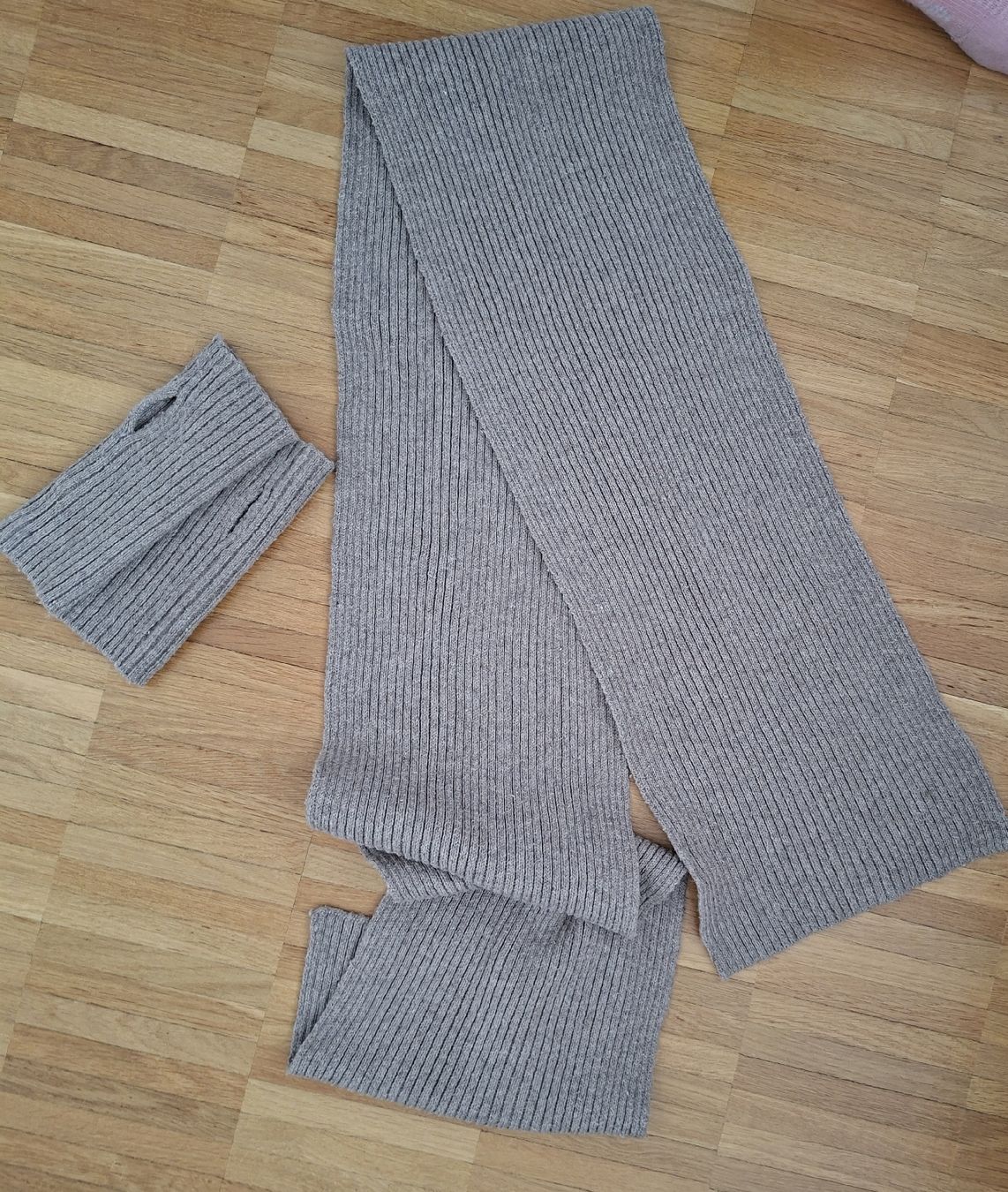Foulard & Sciarpe: Warmer, grauer Strickschal mit Handschuhe – Usato da Wallisellen venduto da rahelr90 2