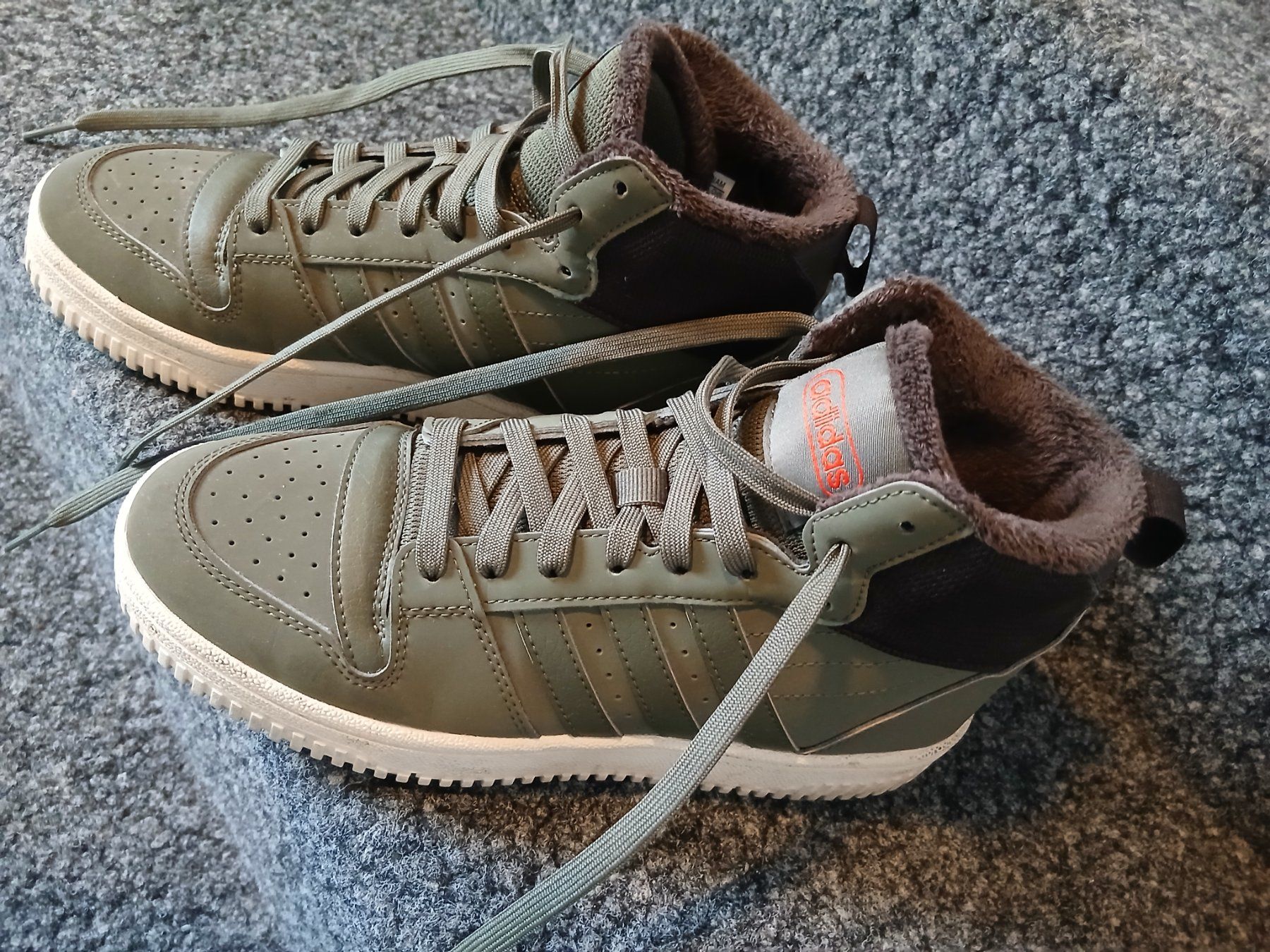 Adidas Herrenschuhe: Adidas Winter Sneaker Grösse 38 – Gebraucht aus Pfungen von Puschti