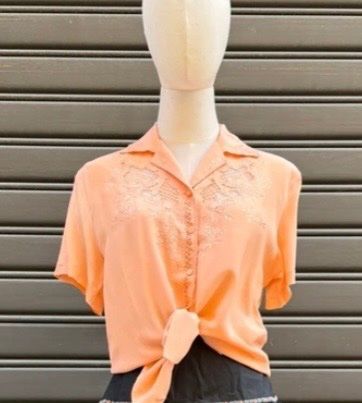 Camicette: Seidenbluse bestickt in Apricot – Usato da Basel venduto da NormaJean01 3