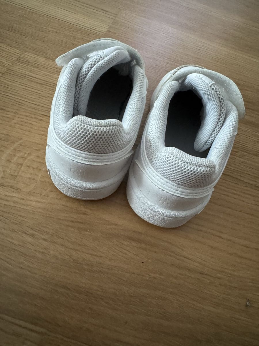 Adidas Scarpe per ragazzi: Baskets Adidas blanches Taille 23 – Usato da La Chaux-de-Fonds venduto da kel_9khc 2