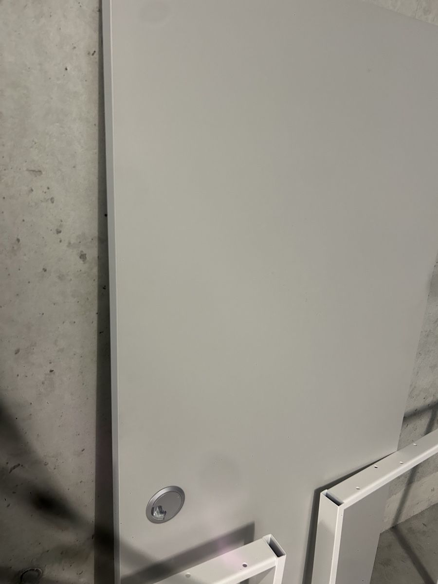 Schreibtische: Schreibtisch, sehr guter Zustand – Gebraucht aus Zürich von susan21