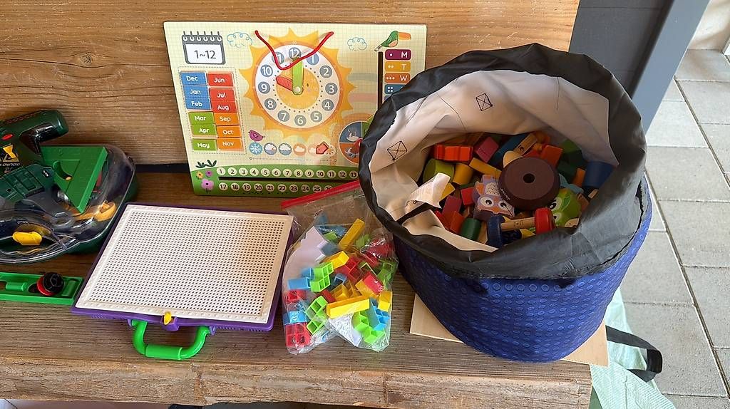 Jouets: Div. Kinderspielsachen  – D'occasion à Stüsslingen par 8-Sunny-8 1