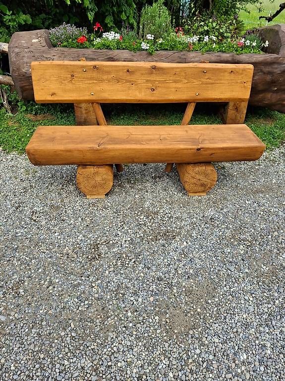 Panchine: Holzbank halber Stamm – Usato da Mettendorf TG venduto da 892421