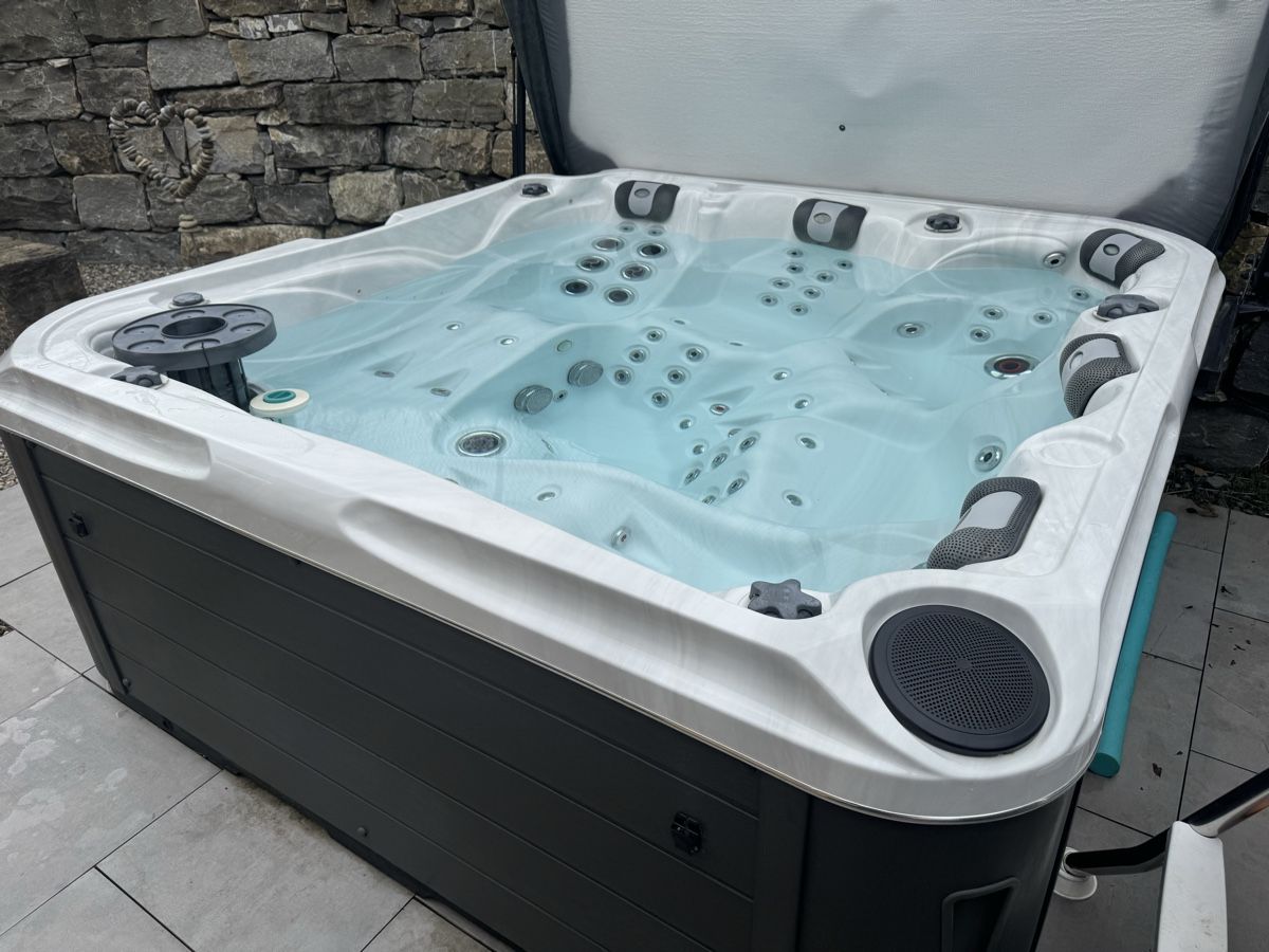 Whirlpool: Whirlpool Malibu Premium Version von Arrigato – Gebraucht aus Höfen b. Thun von Tradeseller