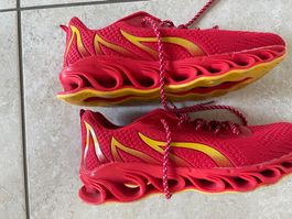 Turnschuhe rot wie neu Grösse 39