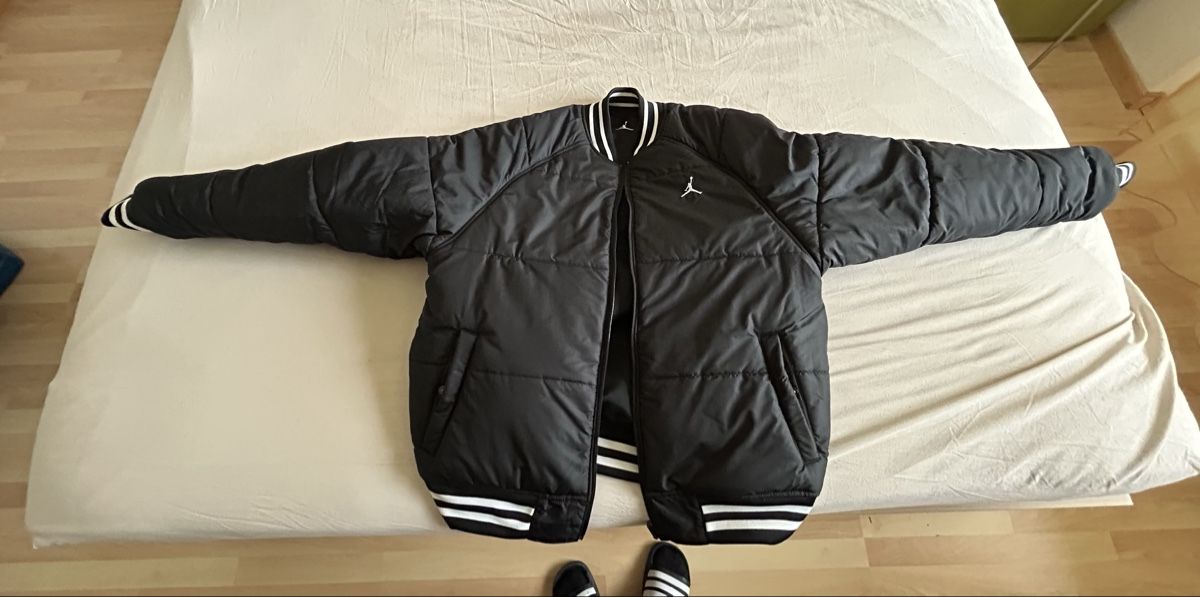 Jordan Jacken: Stylishe Jordan Bomberjacke Grösse L – Neu und originalverpackt aus Aarwangen von 313EminemD12