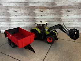 Claas Traktor mit Anhänger