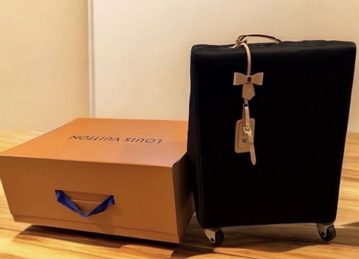 Louis Vuitton Reisekoffer: Louis Vuitton x Takashi Murakami Rolling Trunk M13740 – Neu (gemäss Beschreibung) aus Staad SG von Dut_wwd8 2