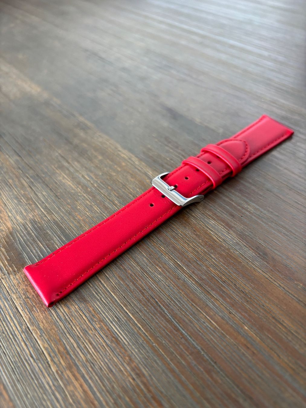 Bracciali & Braccialetti: Leder Uhrenarmband rot 20mm – Nuovo e nell'imballaggio originale da Yverdon-les-Bains venduto da Albinug