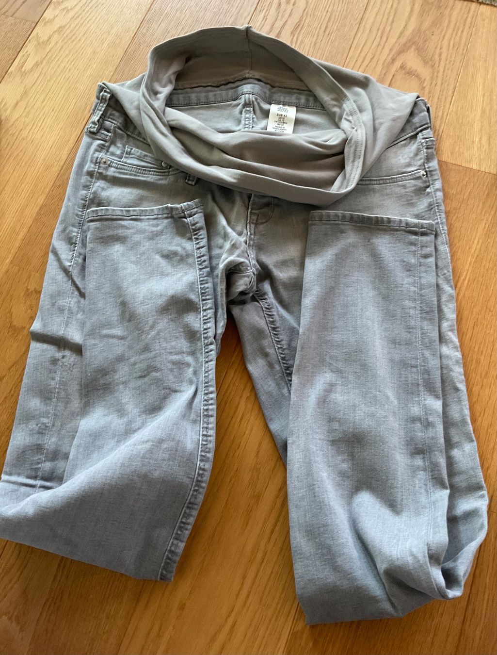 Lotti di vestiti: Umstandskleidung, 4 Jeans – Usato da Niederteufen venduto da sicmu 3