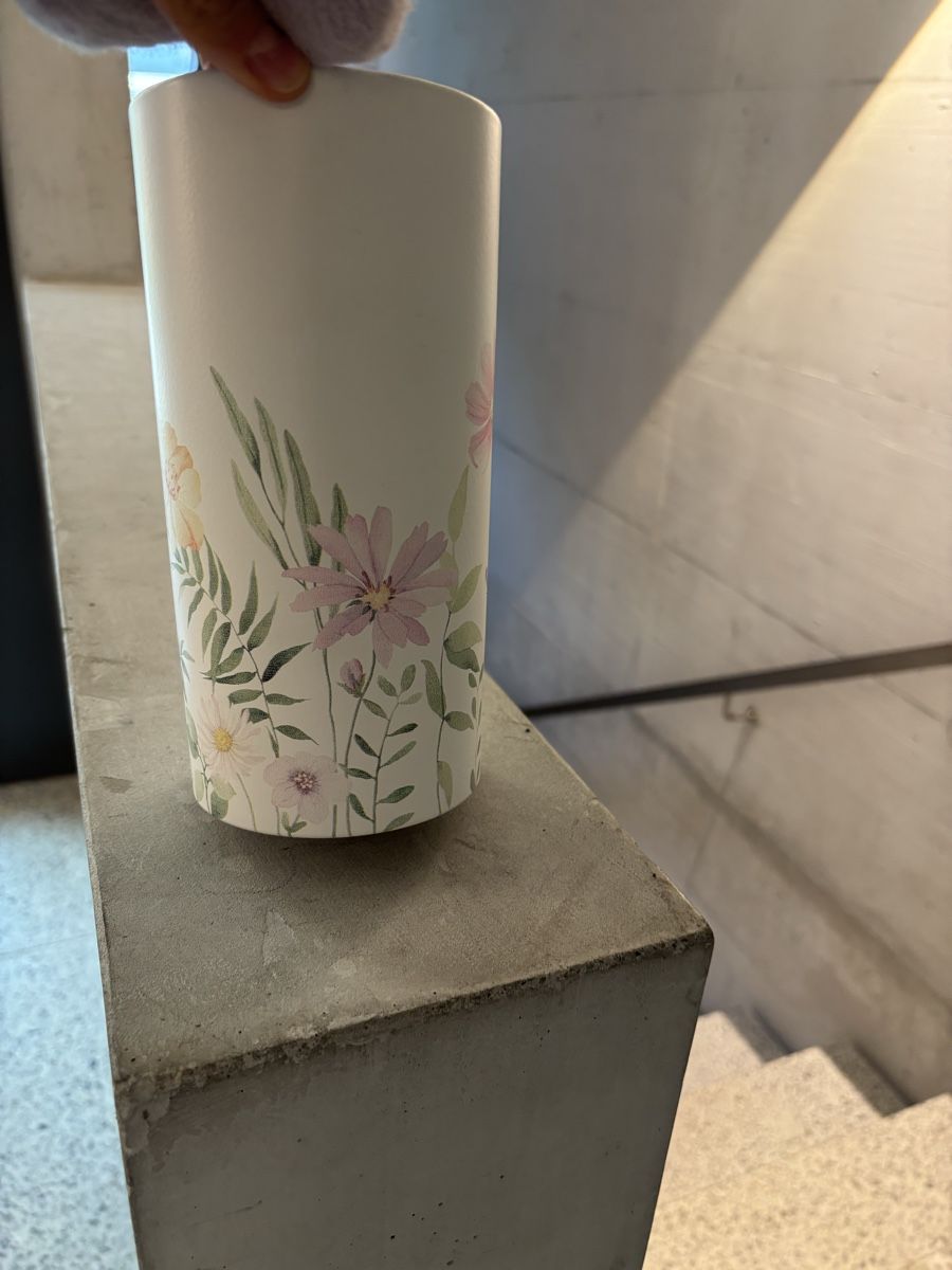 Vasen & Gefässe: NEW - White Ceramic Vase with Flowers – Neu (gemäss Beschreibung) aus Horgen von len_qjz9 2