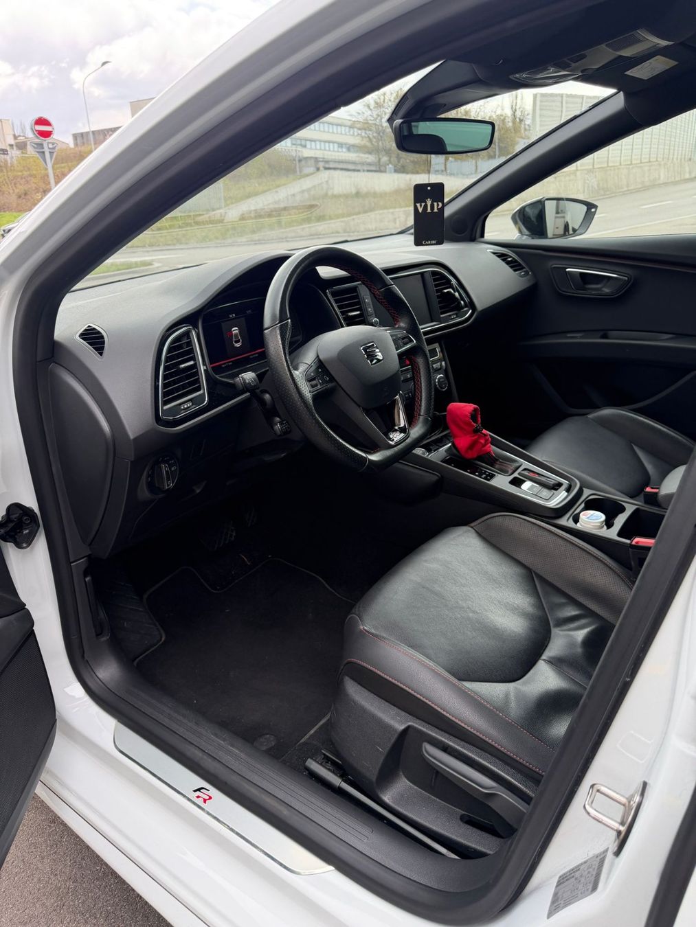 Seat Automobili: SEAT Leon 1.8 TSI FR DSG – Usato da Zürich venduto da SEDRAEN 5