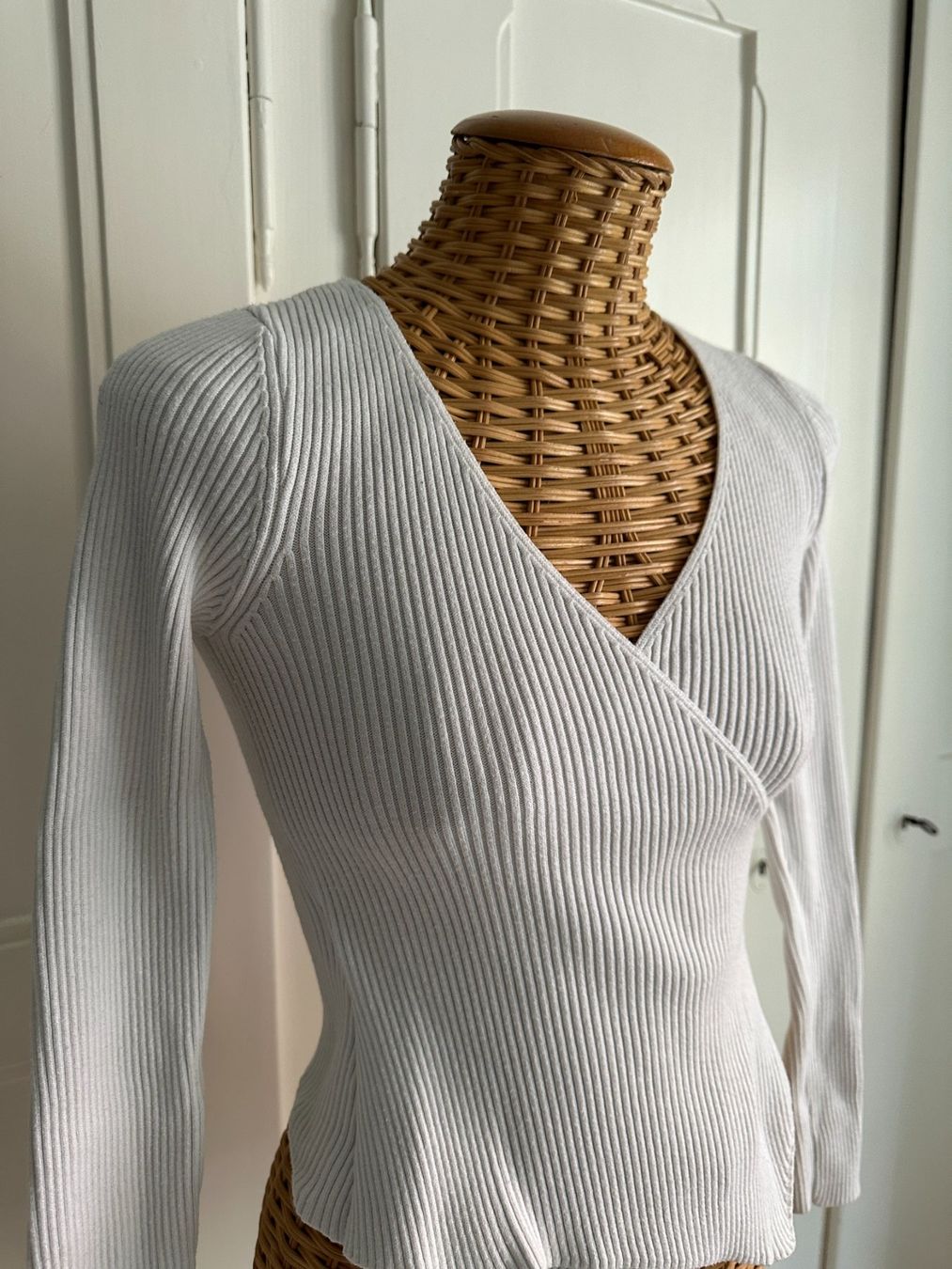 Pullover & Sweatshirts: 4TH + RECKLESS - Oberteil weiss asymmetrisch XS – Gebraucht aus Zürich von Diazaio 1
