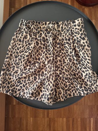 Only Leo Shorts, M