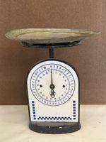 Balance de cuisine ancienne en fer peint et laiton