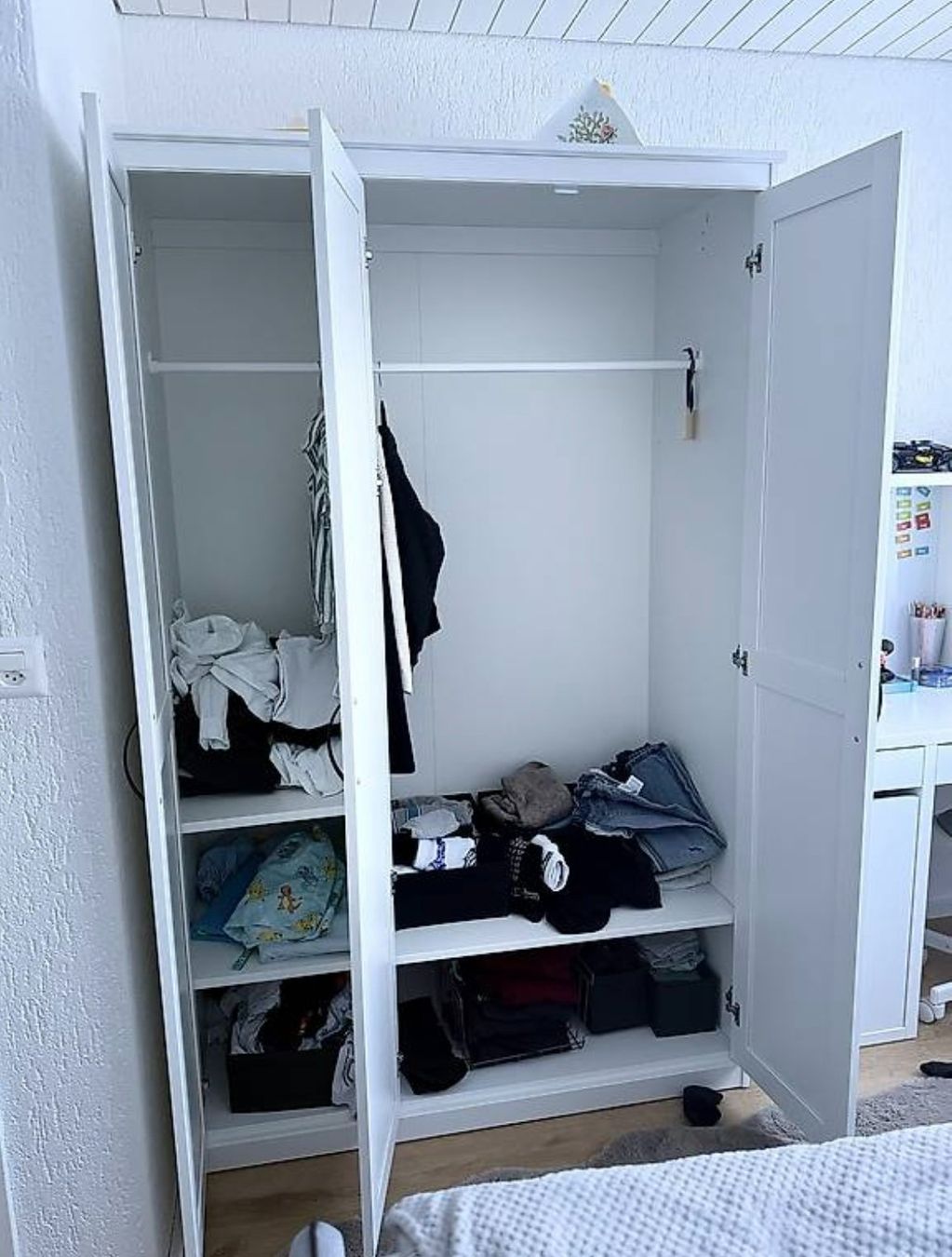 Ikea Schränke: Kleiderschrank weiss 190x118x58 – Gebraucht aus Glarus von fam_qkb9 1