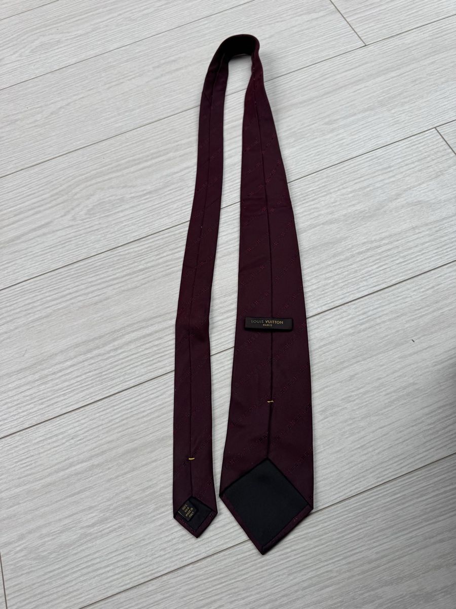 Louis Vuitton Cravatte: Louis Vuitton cravate bordeaux – Usato da Basel venduto da mimi8668