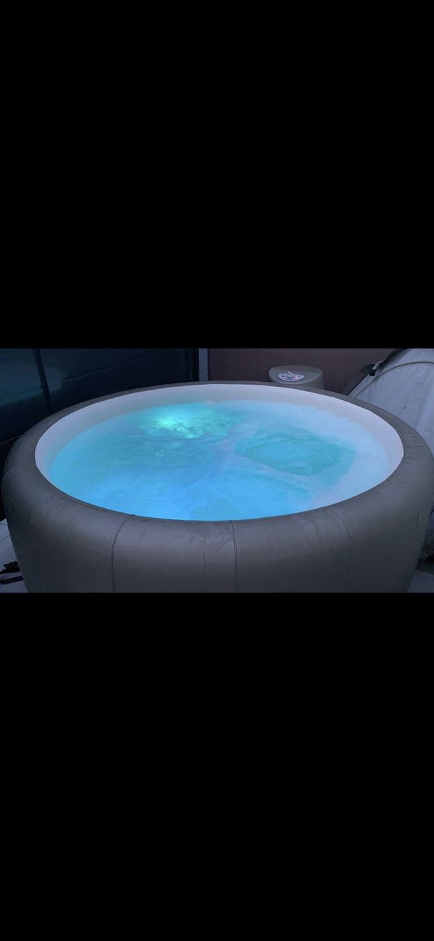 Softub Whirlpool: Whirlpool Stoftub Poseidon taupeb – Usato da Freidorf TG venduto da stop05