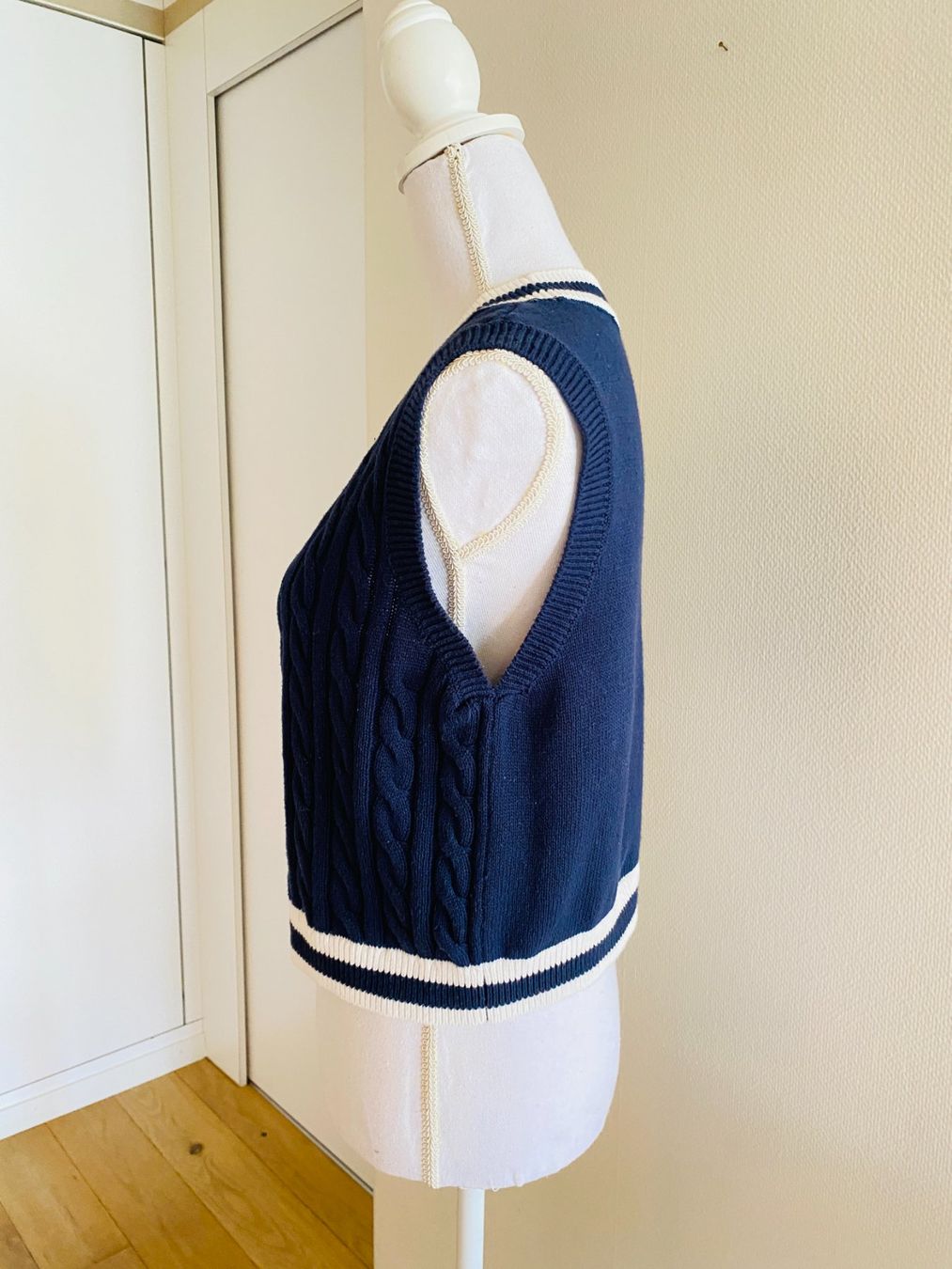 Guess Pullover & Sweatshirts: HOLLISTER: Baumwoll-Pullover/Pullunder, S, Blau – Gebraucht aus Gunten von divertimenti 2
