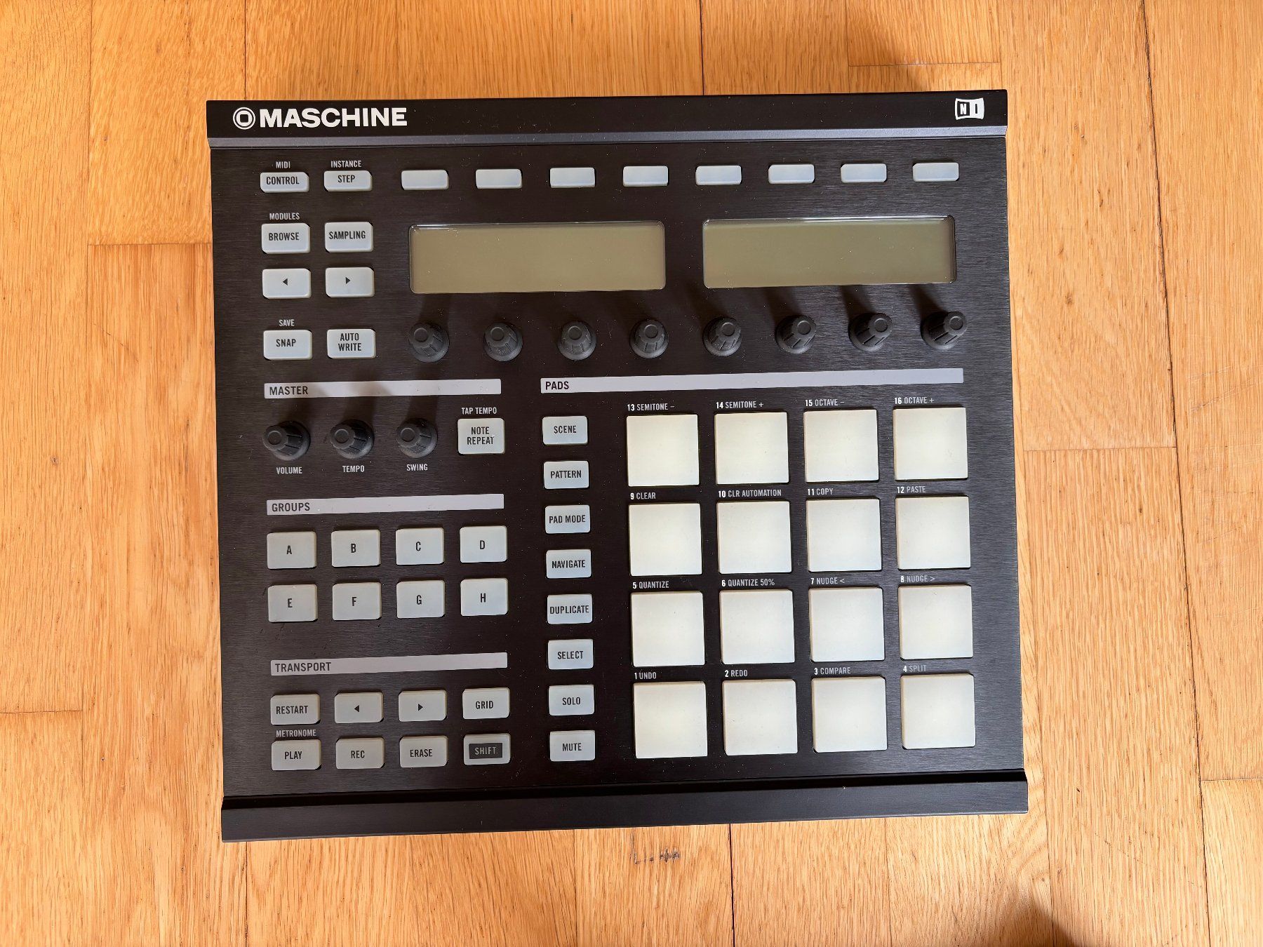Native Instruments Strumenti musicali: Native Instruments Maschine MK1 – Usato da Bern venduto da Buendensound 3