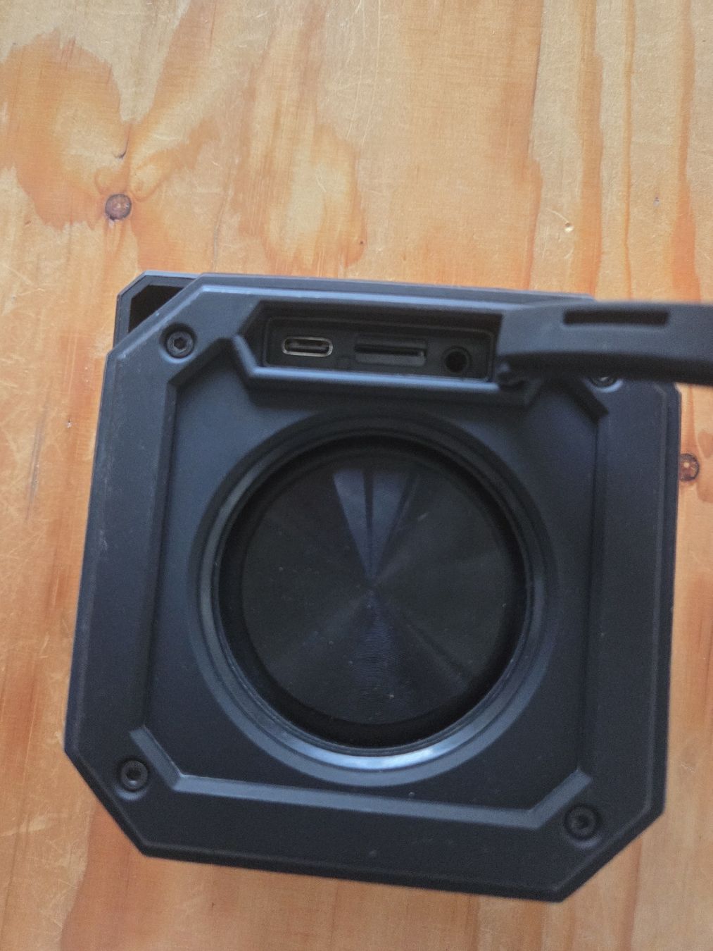Casse acustiche: Tronsmart Element Groove - Wireless Speaker - Neuwertig! – Nuovo (secondo la descrizione) da Allschwil venduto da Zora_26 2