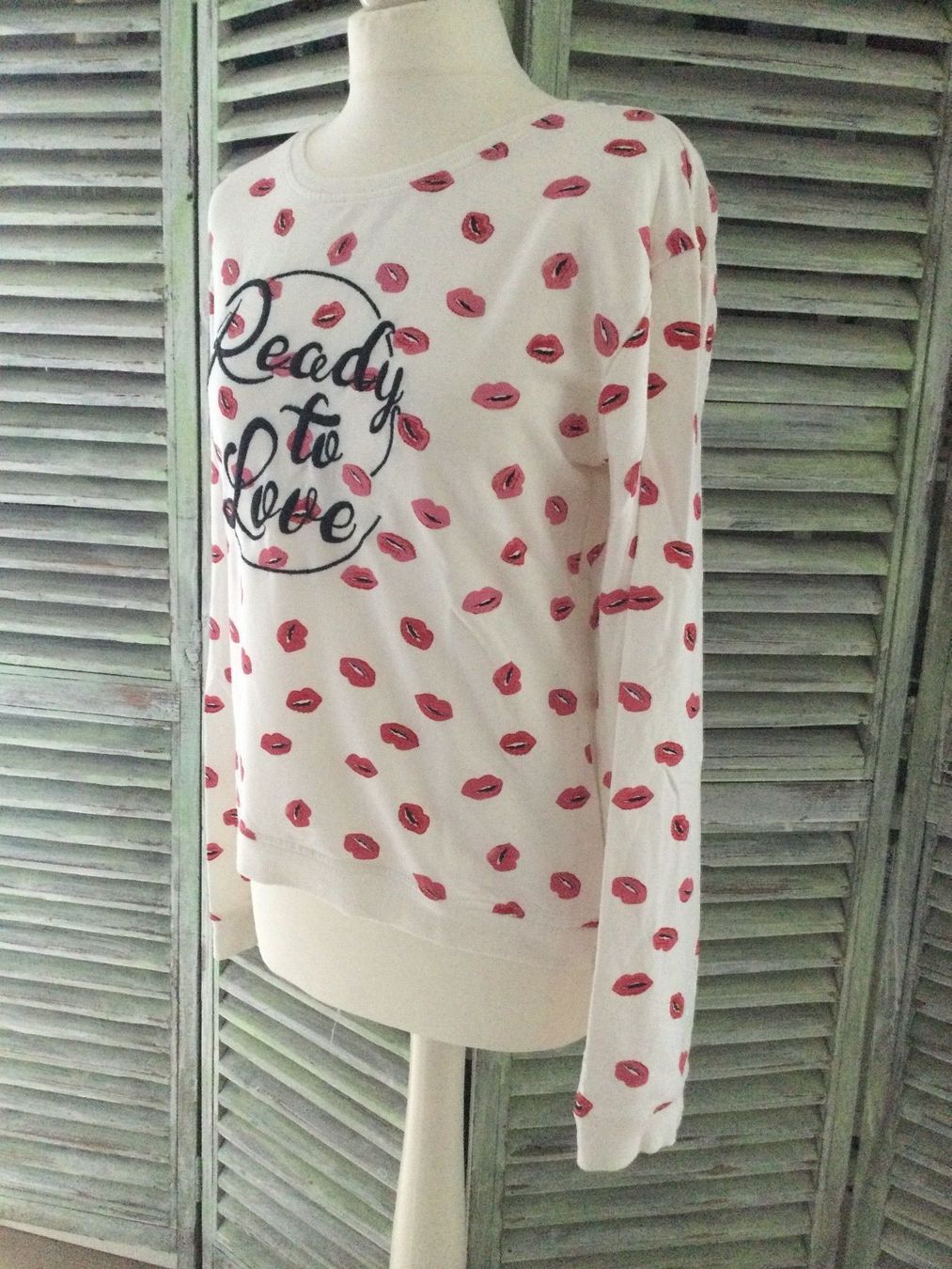 Pulls & Sweat-shirts: Pull blanc motifs bouche & broderies, taille M – Neuf (Voir description) à Agiez par chouchanelle 3