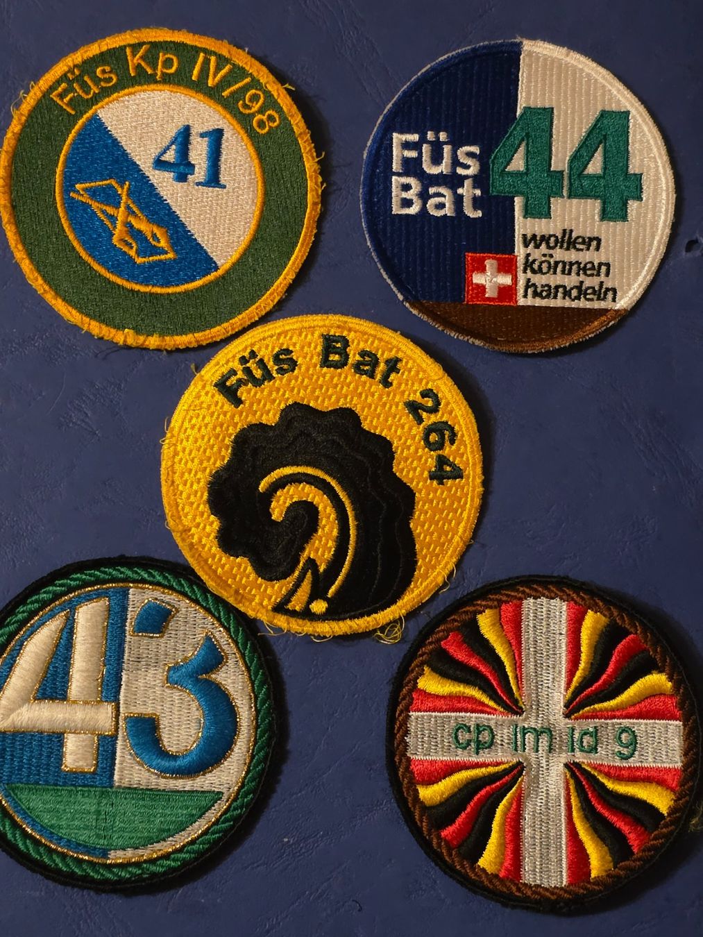 Schweizer Armee Placchette & Badge: 5 Badges Infanterie Abzeichen – Usato da Prangins venduto da AdjEM08