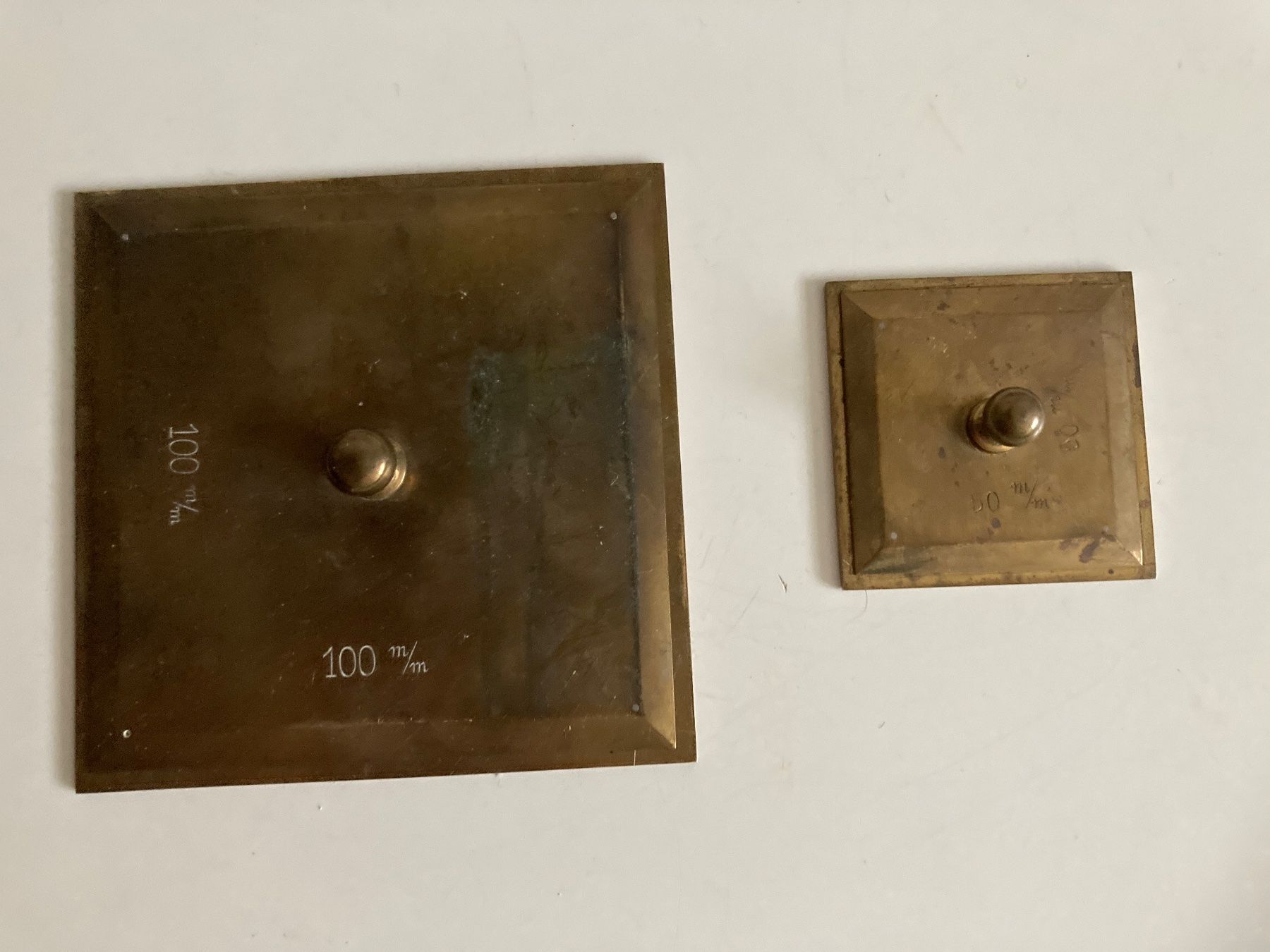Tous les outils: 2 alte, quadratische Messing - Messplatten – D'occasion à Zürich par Chaeffeler