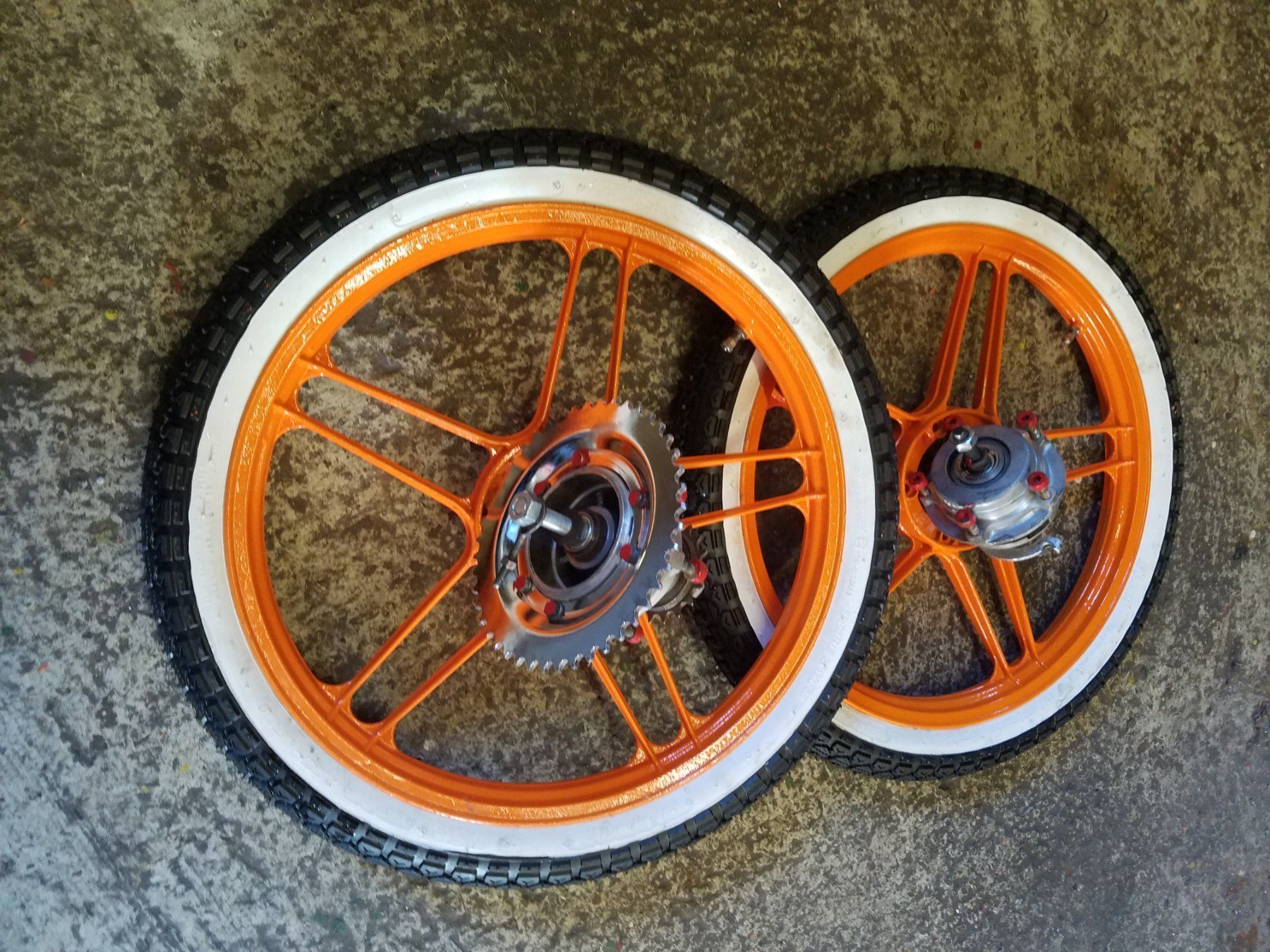 Parti ricambio per ciclomotori: Puch Maxi Rader alles fast neu. – Usato da Fulenbach venduto da Elektronik
