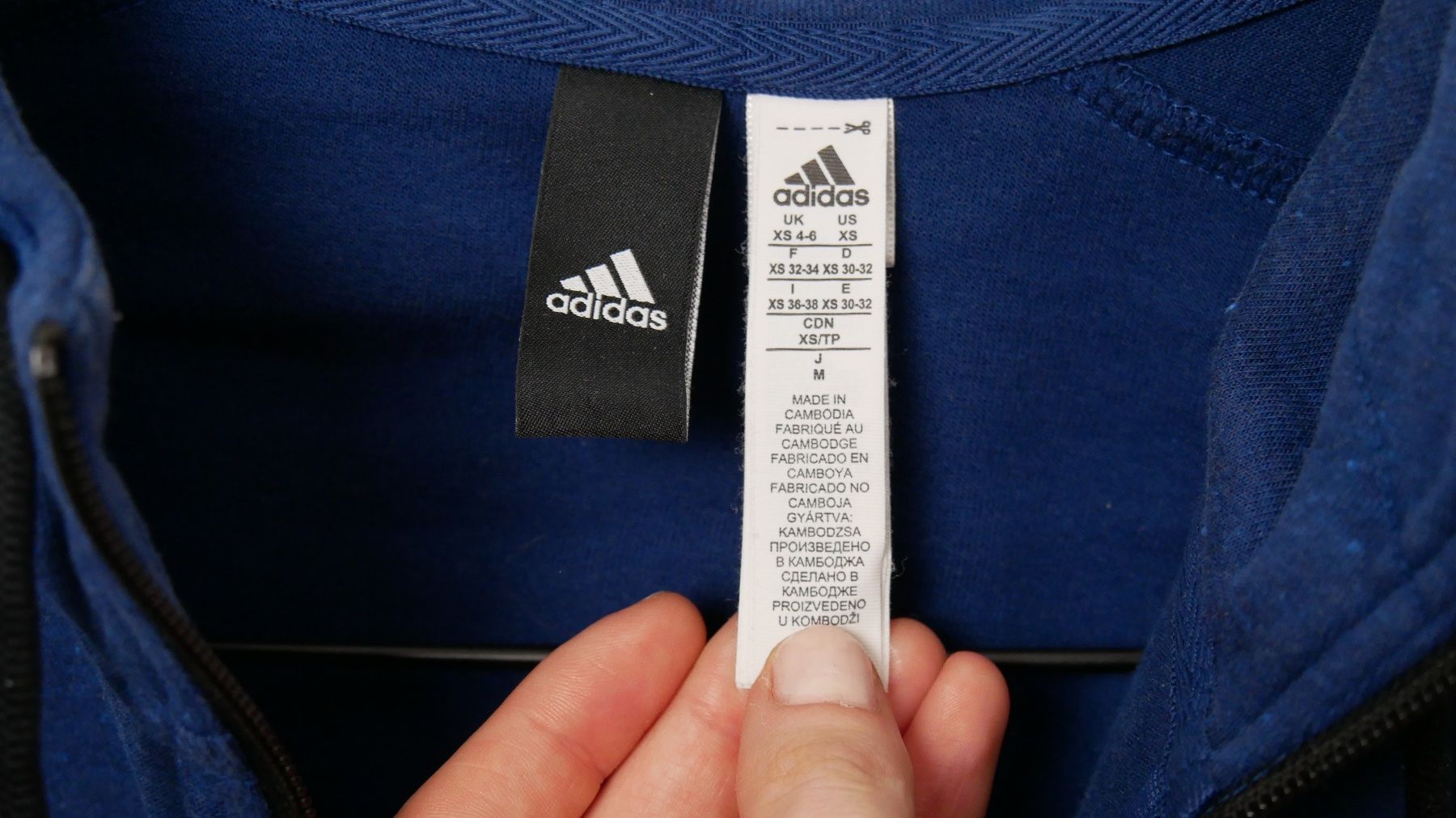 Adidas Pullover & Sweatshirts: Adidas Sweater Pullover Weste navy dunkelblau Kaputzenpulli – Neu (gemäss Beschreibung) aus Zürich von julia_vina 1